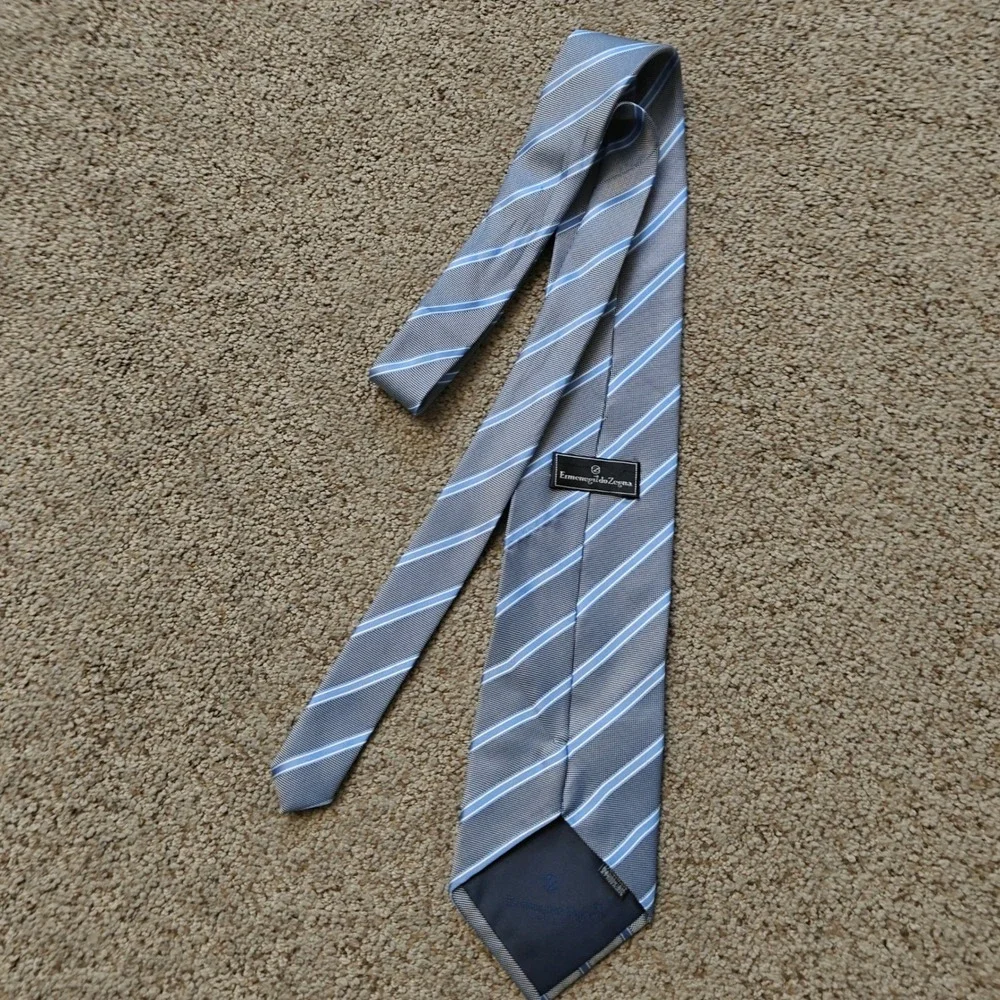 Ermenegildo Zegna Silk Tie Blue Gray Striped Made‎ in Italy Mens Classic Necktie